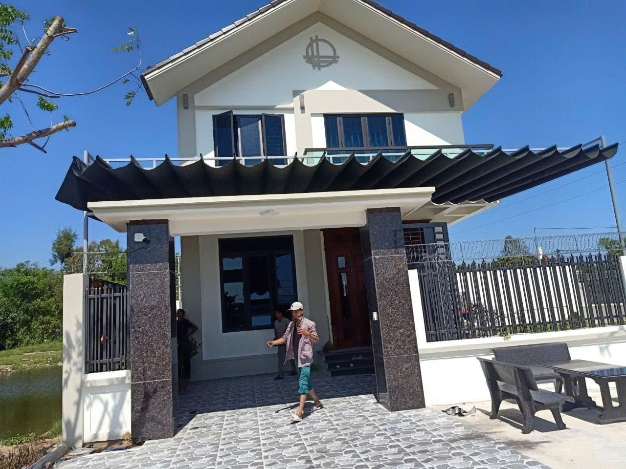 ưu điểm bạt che nắng mưa ngoài trời