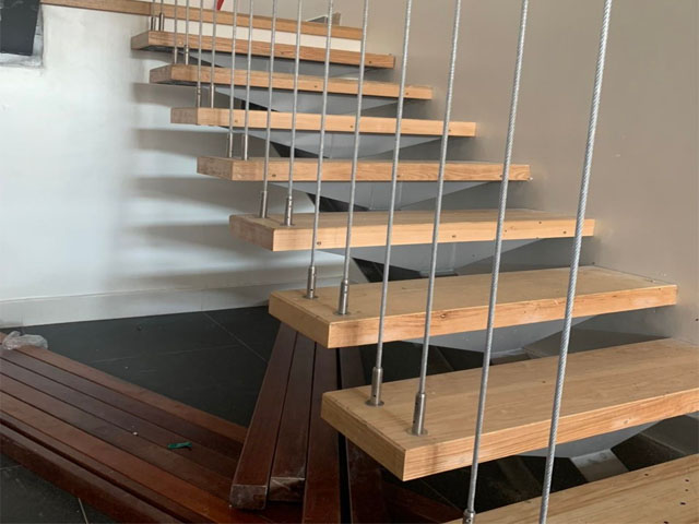 cáp tăng đơ cầu thang quang minh