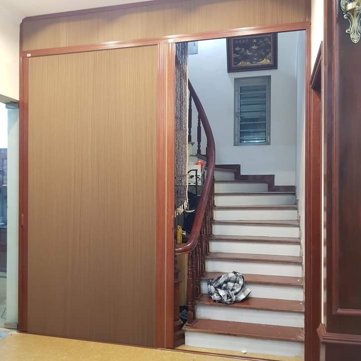 vách rèm tổ ong ngăn lạnh cầu thang