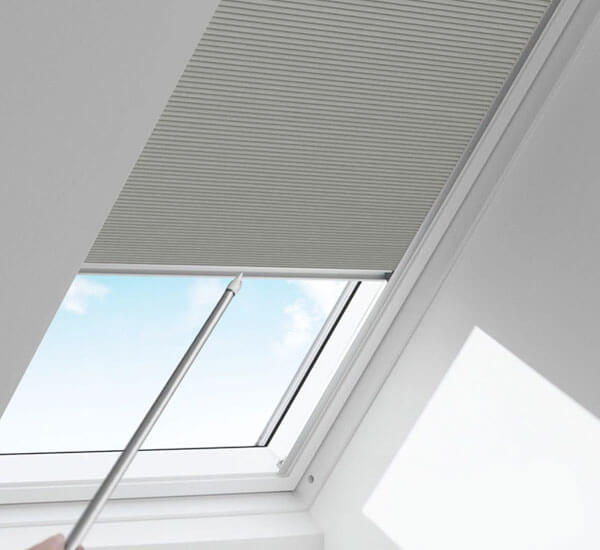 rèm giếng trời kéo tay