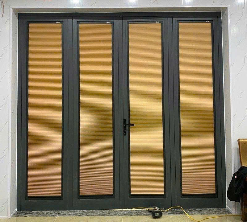 rèm tổ ong trên kính