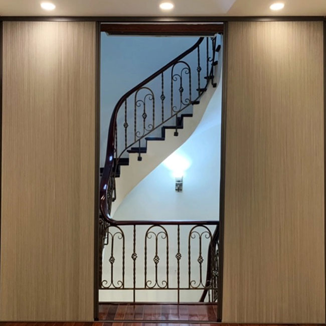 vách rèm tổ ong ngăn lạnh cầu thang