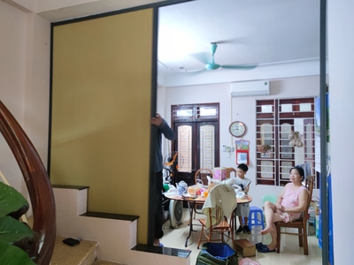 vách rèm tổ ong ngăn lạnh cầu thang